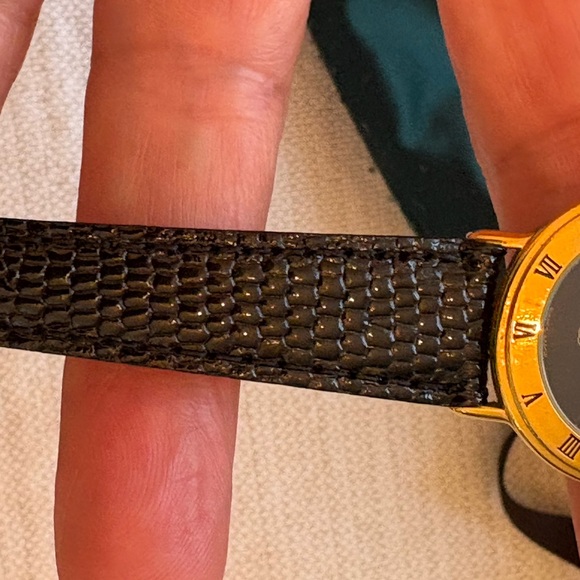 Vintage Gucci 3000L Quartz Ladies Watch 25 mm black dial crocodile skin strap - Picture 11 of 14